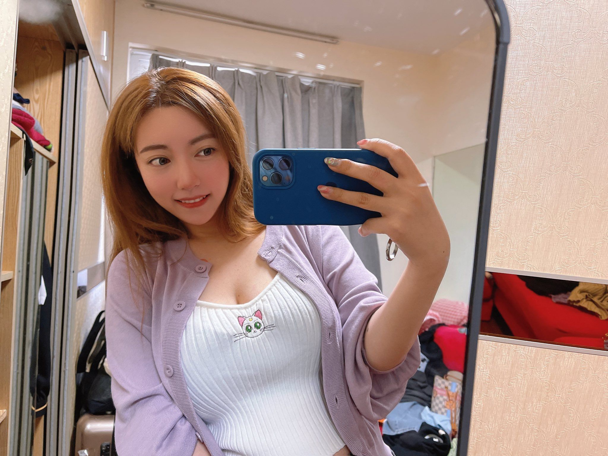 酒月： 极品巨乳 人前露出私拍