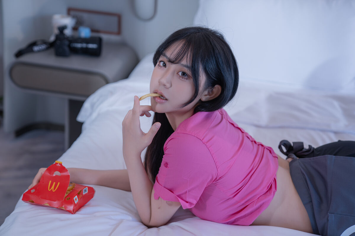 YiTuYu艺图语 Vol.10518 Yi Yuan Tong Xue Jodie