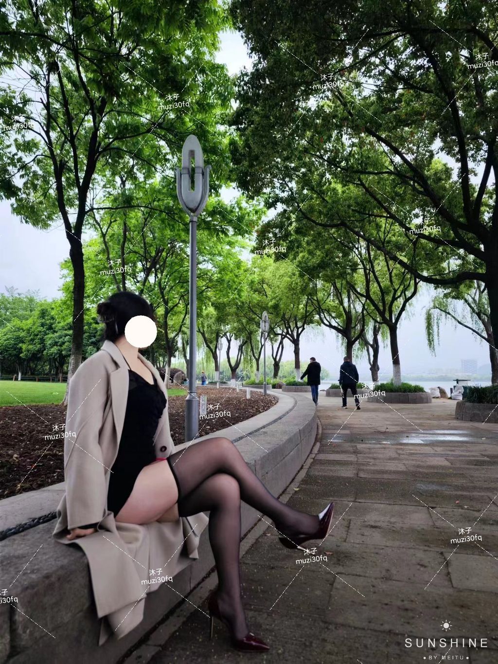 [OtherXXX] 沐子： 人前露出极品人妻