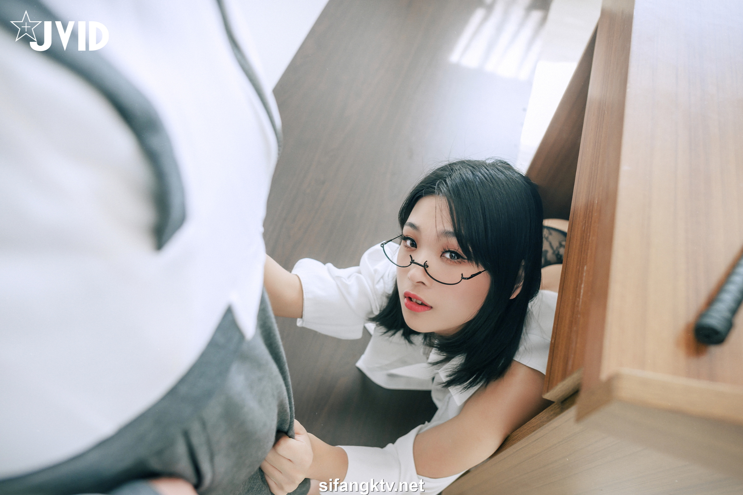 [JVID] 露露咪 – 性愛成癮の性感女教師