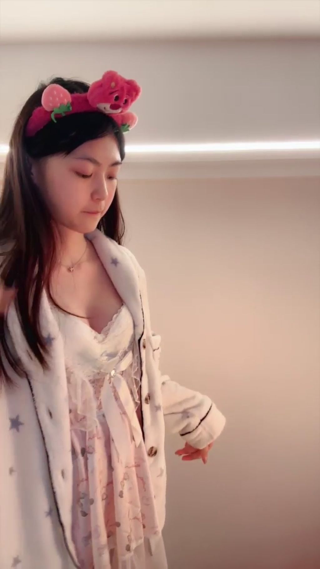 小佳宝： 校花级小美女付费首秀