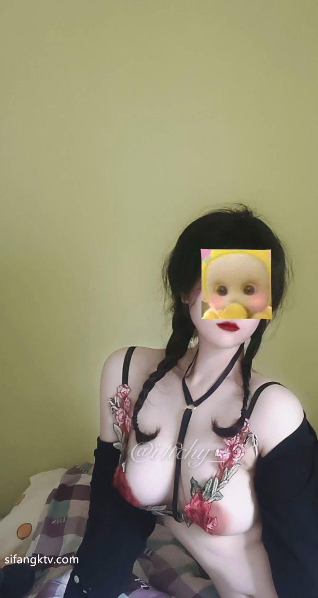[OtherXXX] itchy： 巨乳蜂腰肥臀 魔鬼身材 私拍福利