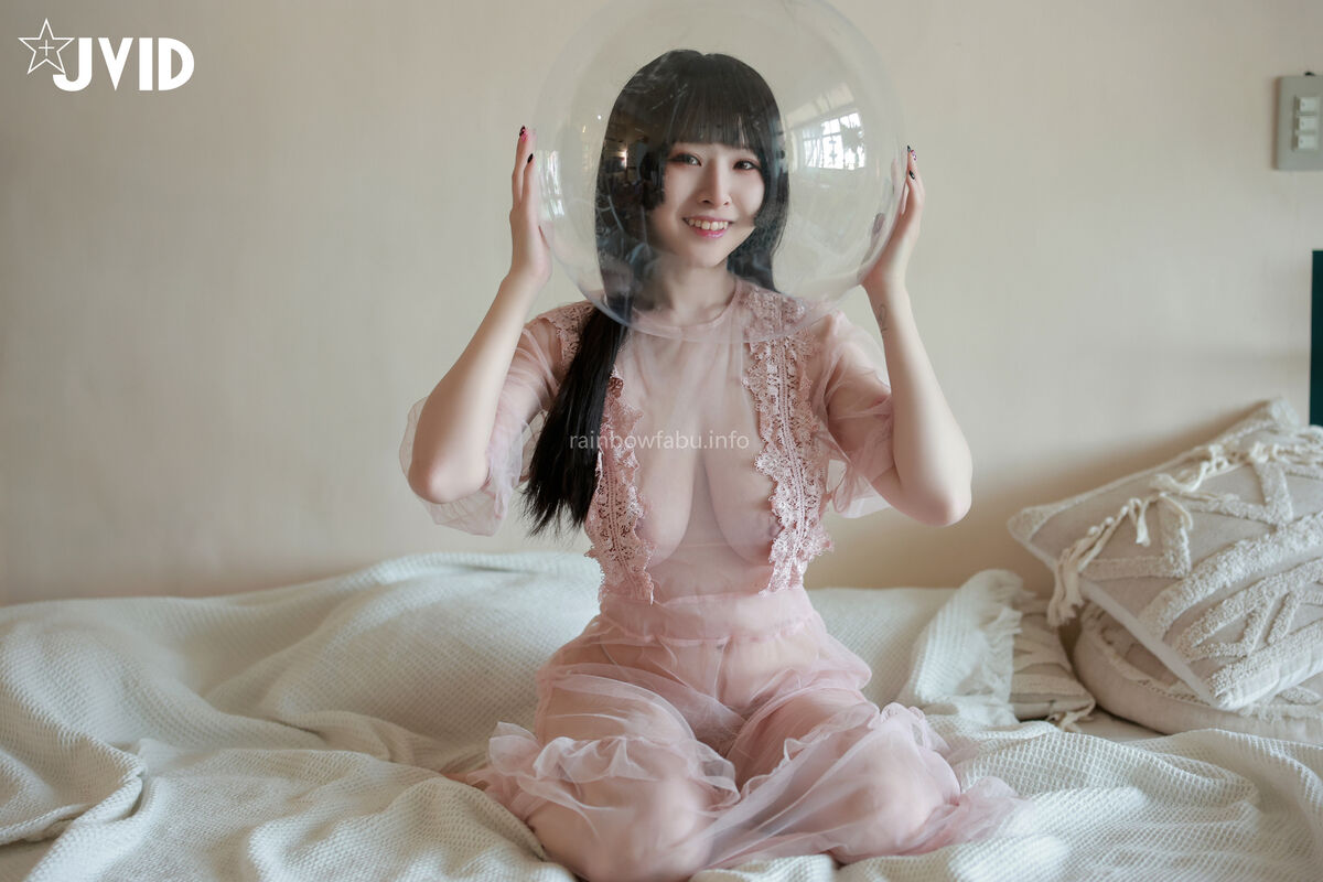 Li Fei Er 黎菲兒 - 菲兒在花叢中蹦出誘人巨乳彈出渾圓翹臀 極限邊緣的挑逗 Part01
