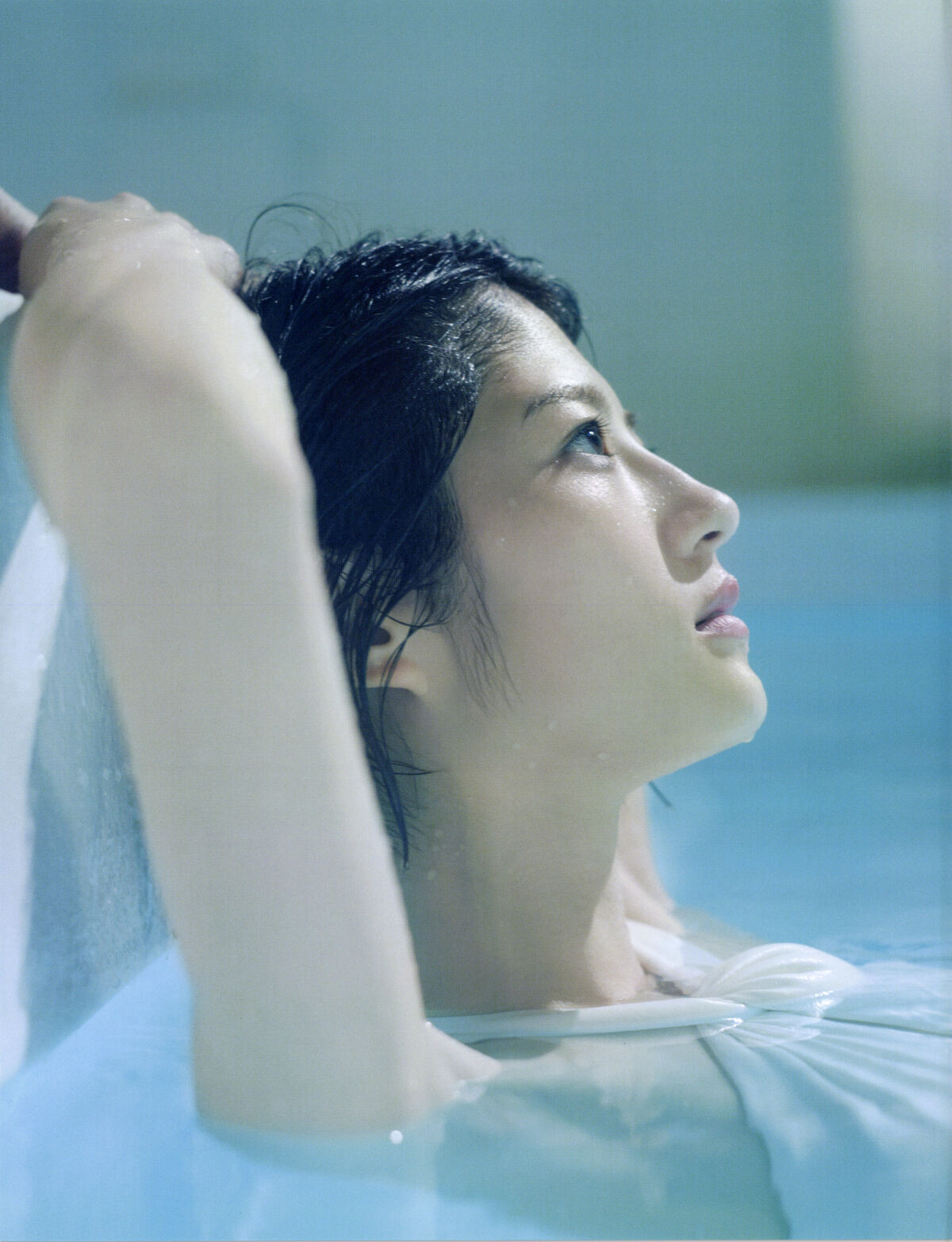 Yumi Wakatsuki 若月佑美 - 写真集 アンド チョコレート