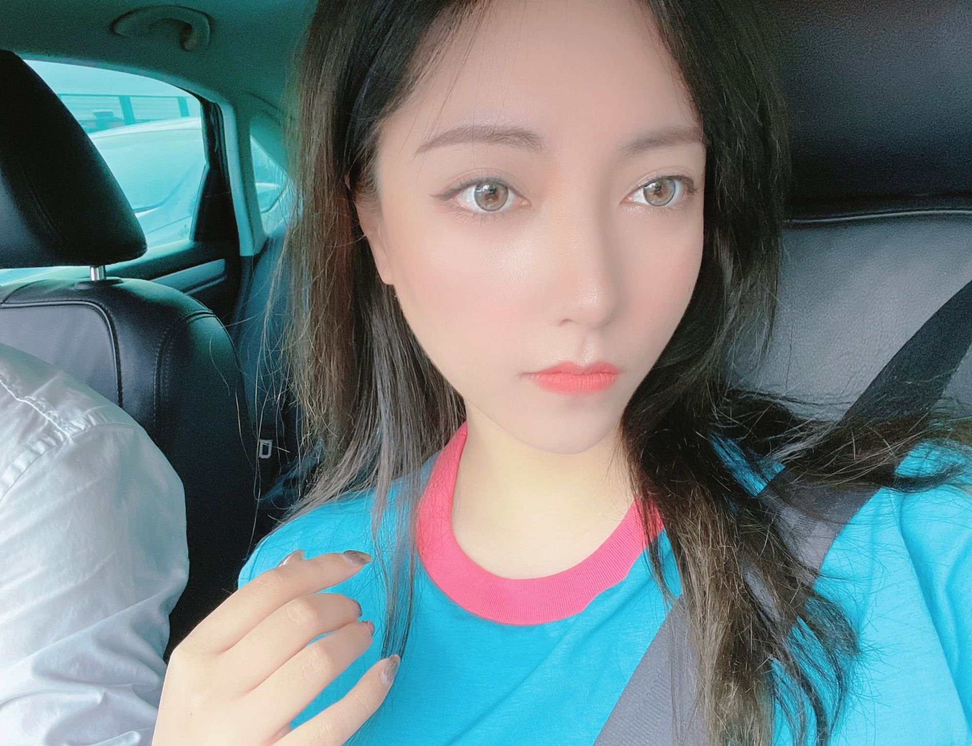 酒月： 极品巨乳 人前露出私拍