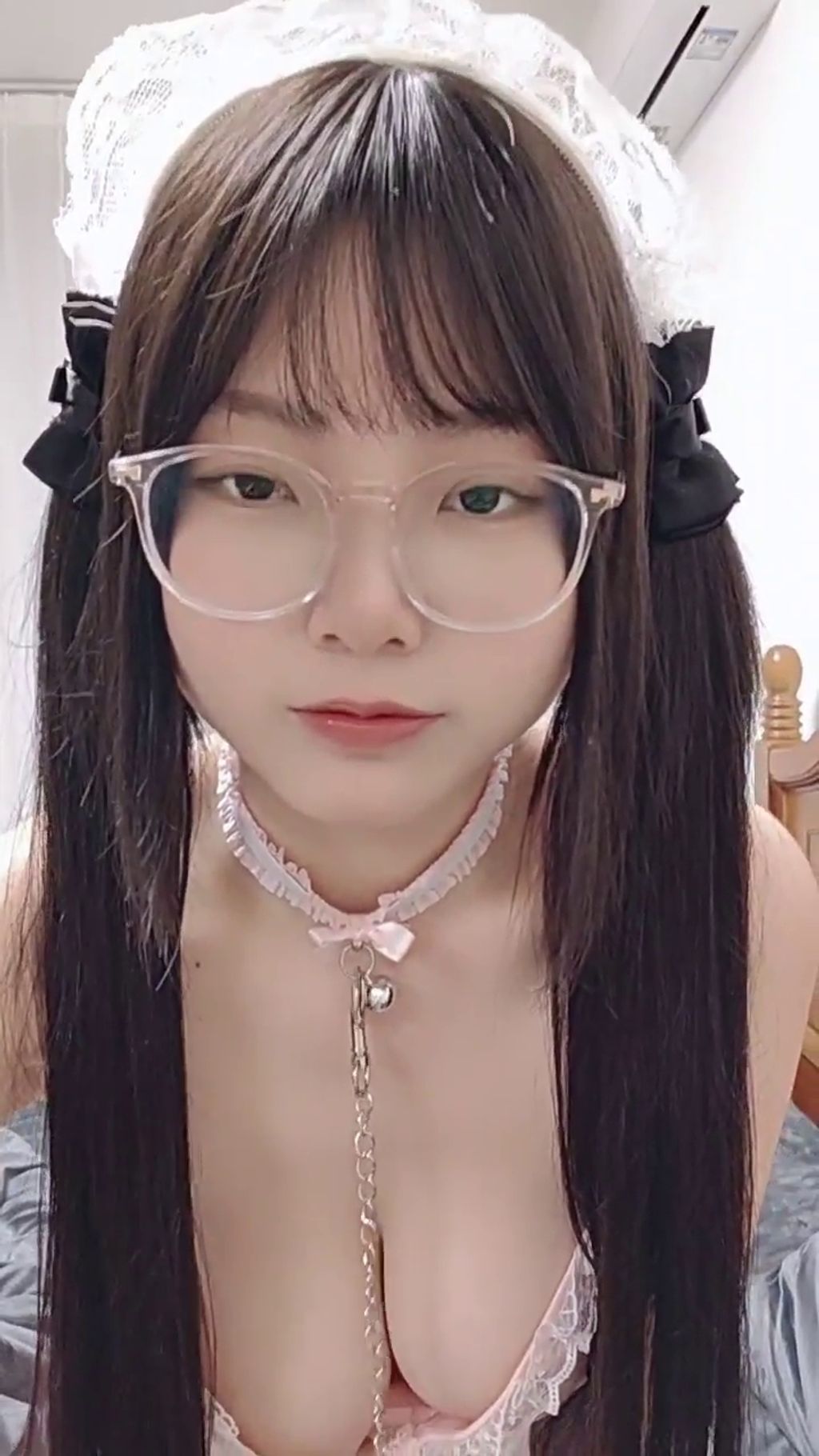栗子喵： 眼镜嫩妹14部 榨精小靓仔 #01