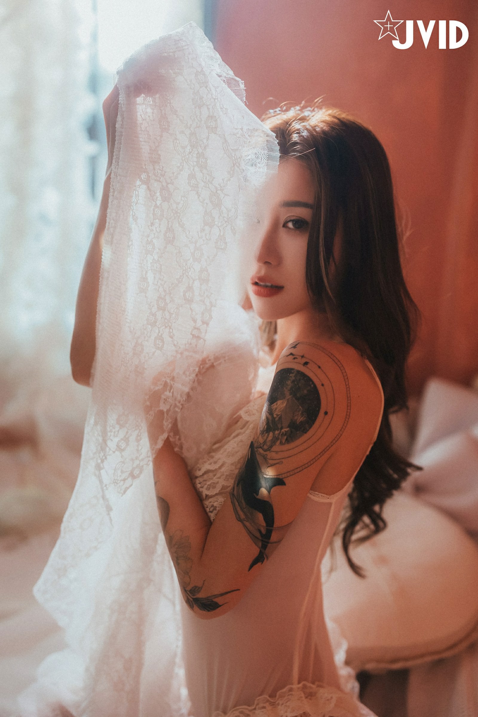 [JVID] Lara 雙囍 – 獨留的時光 與雙囍纏綿在浪漫花房的情緒與身體交流