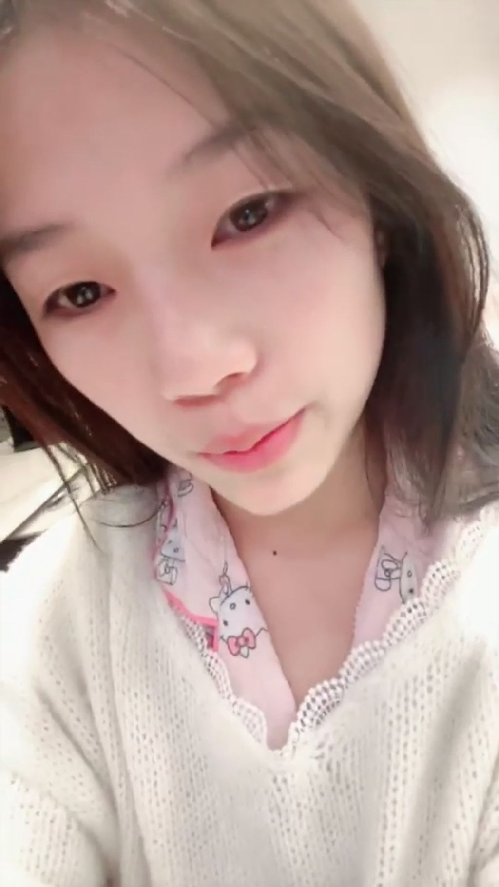 吧啦： 清纯少女下海 边跳边脱光光