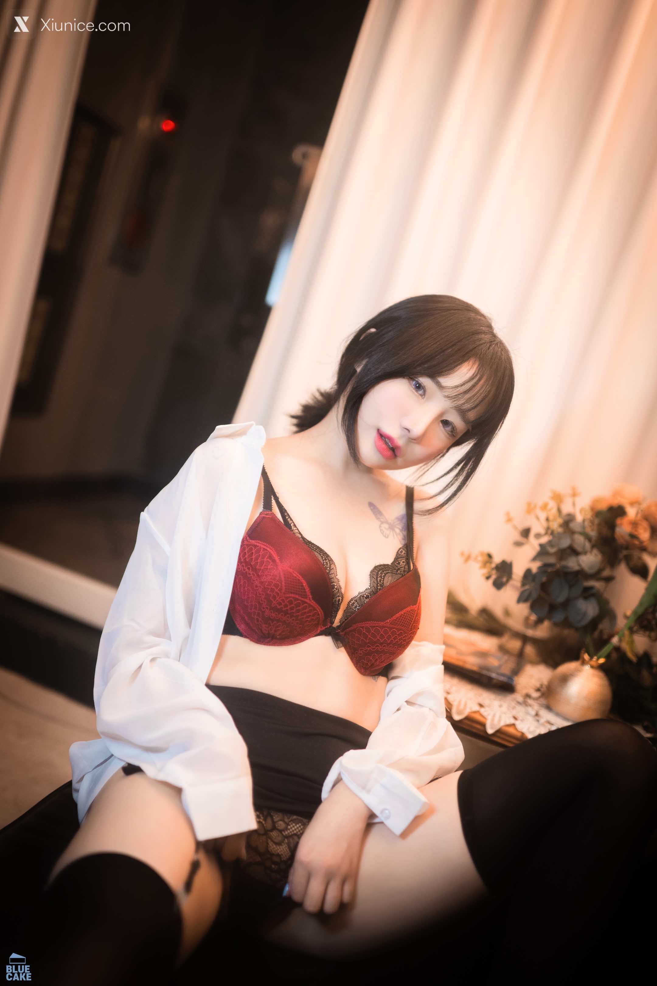 BLUECAKE Yeji (예지) – Cat Play 4K