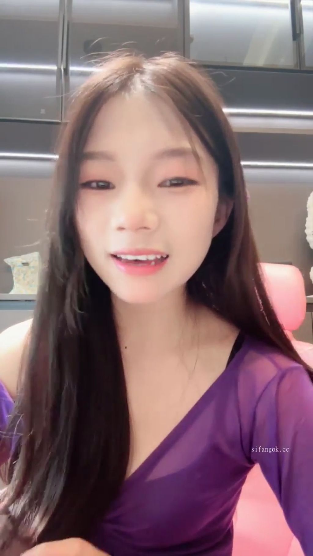 吧啦： 清纯少女下海 边跳边脱光光