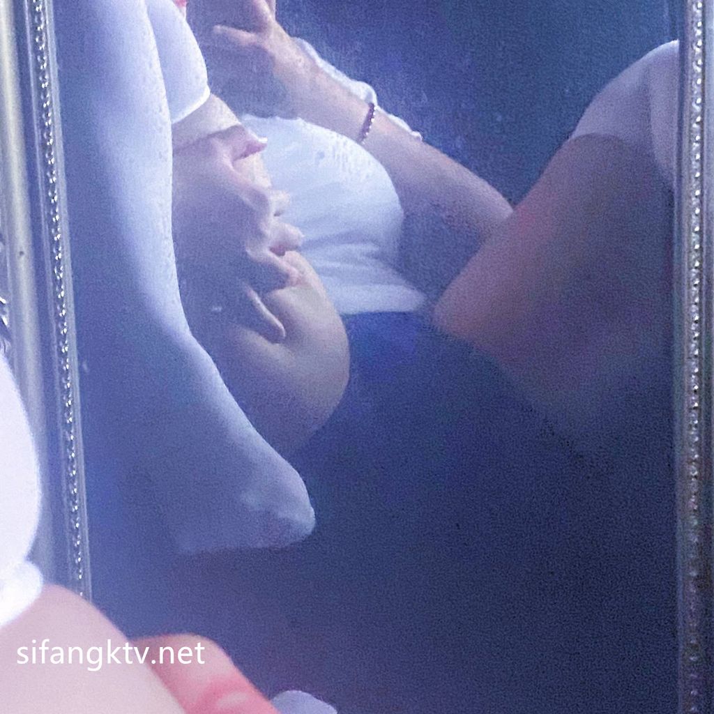 [OtherXXX] Mico板烧鸭鸭： X高价福利视频写真
