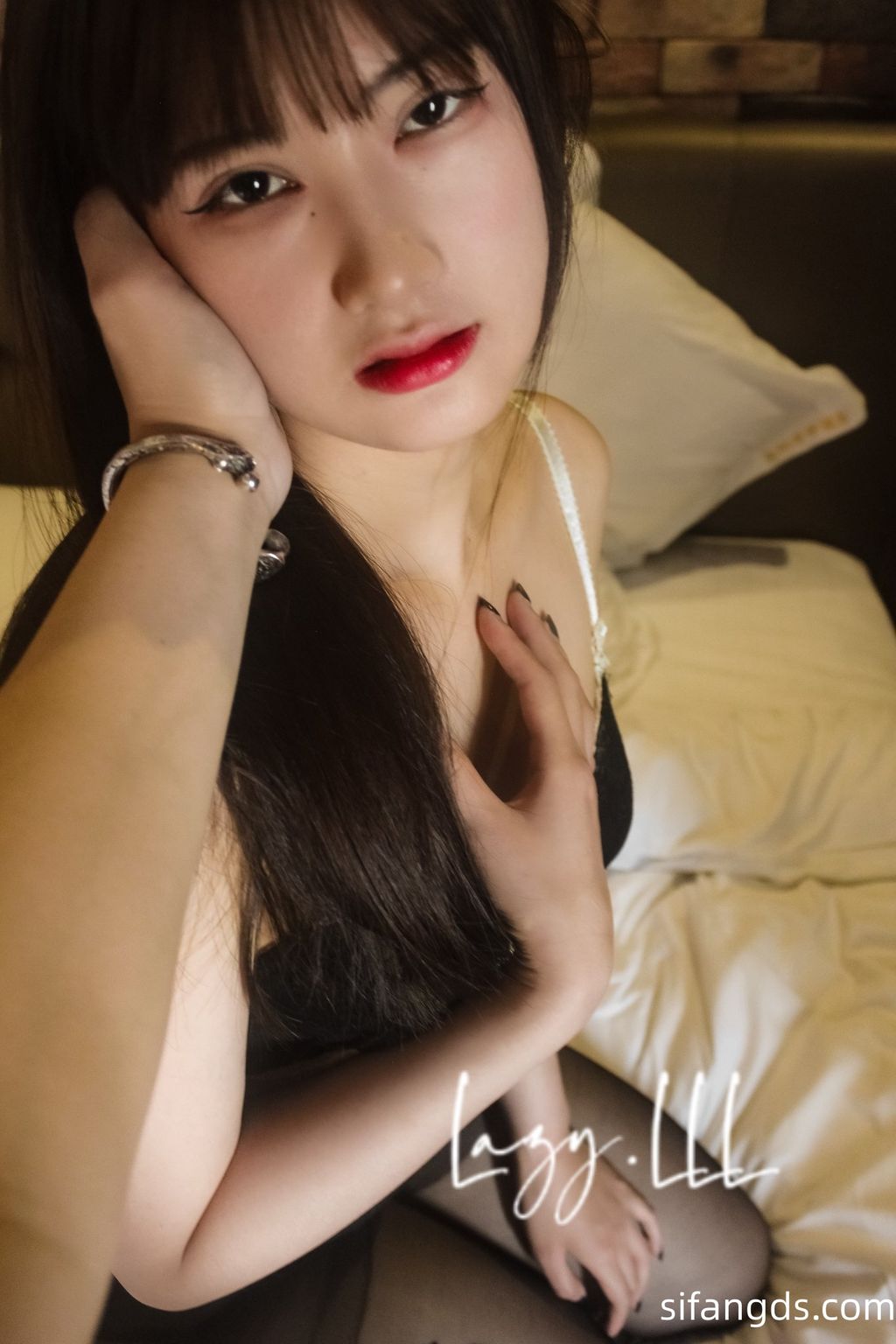 [OtherXXX] LazyLLL777(阿七)： 网红摄影师 全尺度唯美私拍