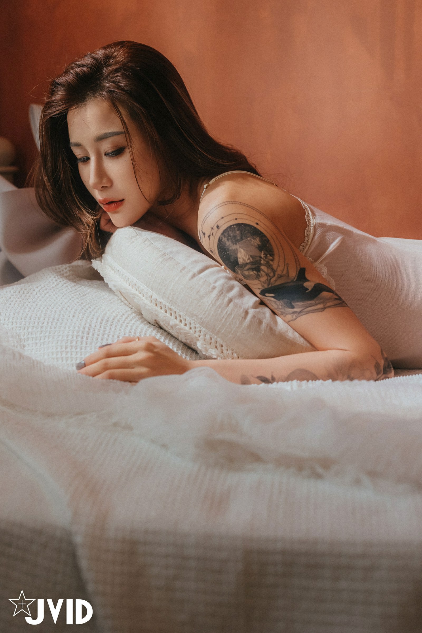 [JVID] Lara 雙囍 – 獨留的時光 與雙囍纏綿在浪漫花房的情緒與身體交流