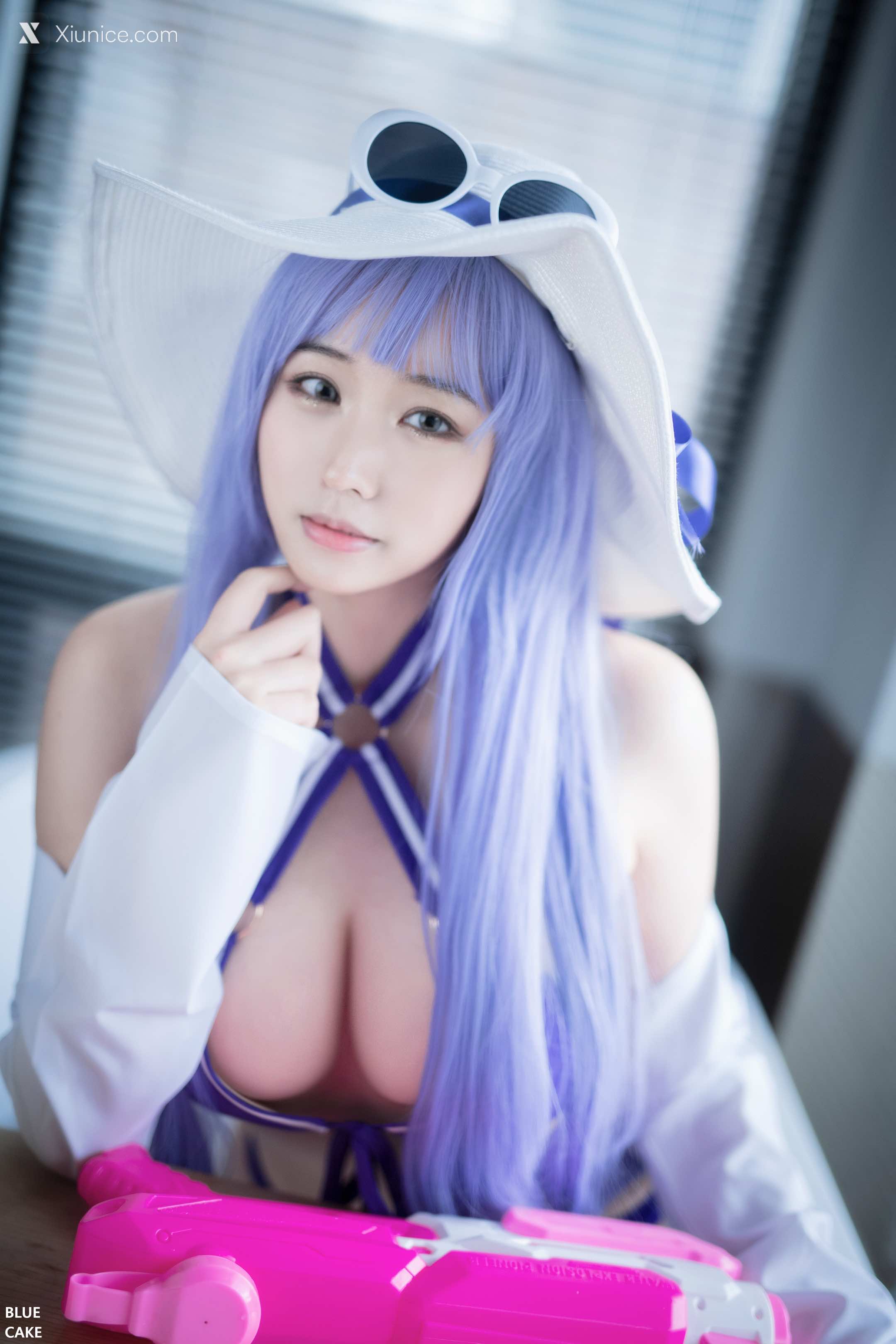 BLUECAKE Nono – Pool Party Caitlyn 4K