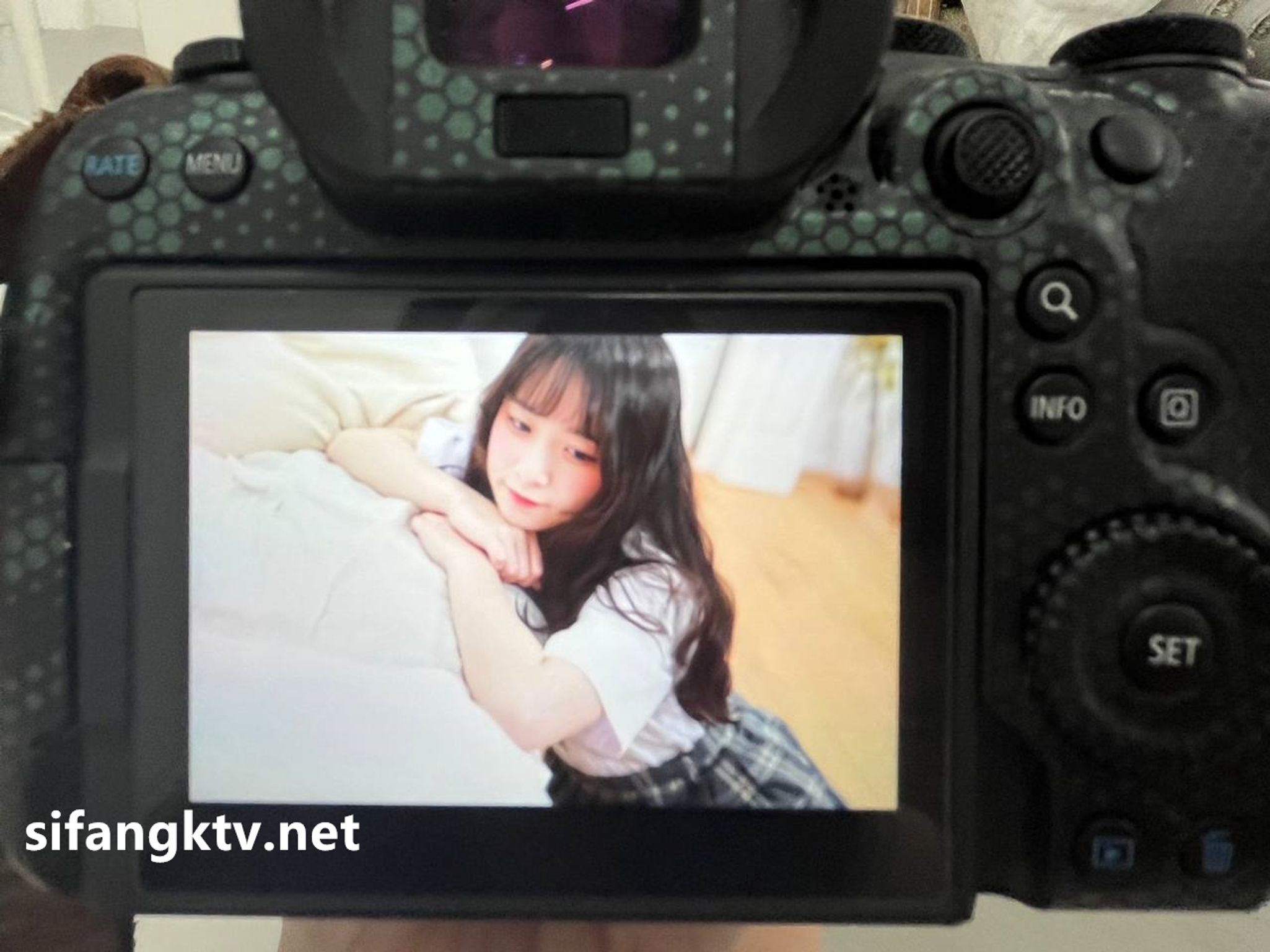 lolixnixax(小只马妮娜): 超级可爱的双马尾福利姬 #01 201 lolixnixax(小只马妮娜): 超级可爱的双马尾福利姬 #01