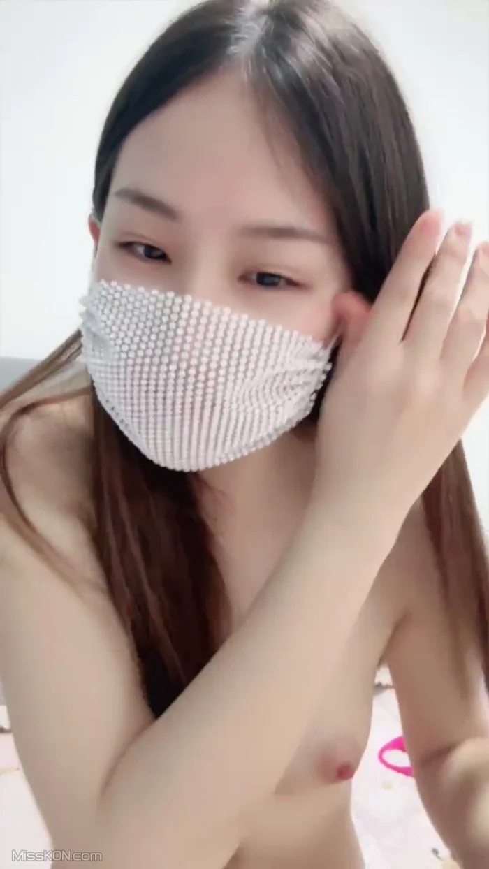 小灰灰呐： 素颜女神在校大学生 雪白玉体