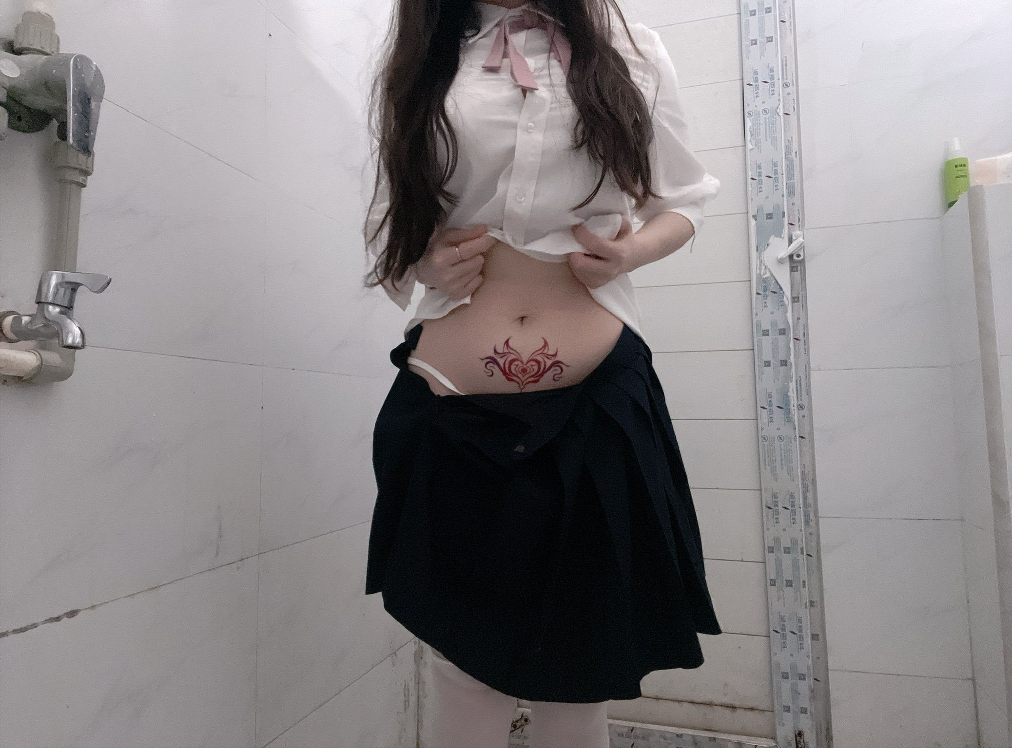 小坦克型女大学： 户外露出 漂亮学生妹私下极度反差 性瘾小母狗