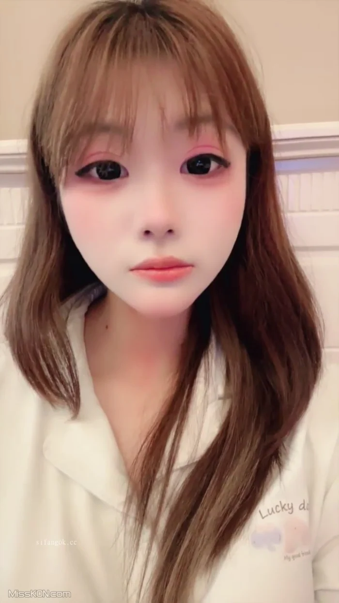 西不西： 顶级校花 舌吻吃鸡
