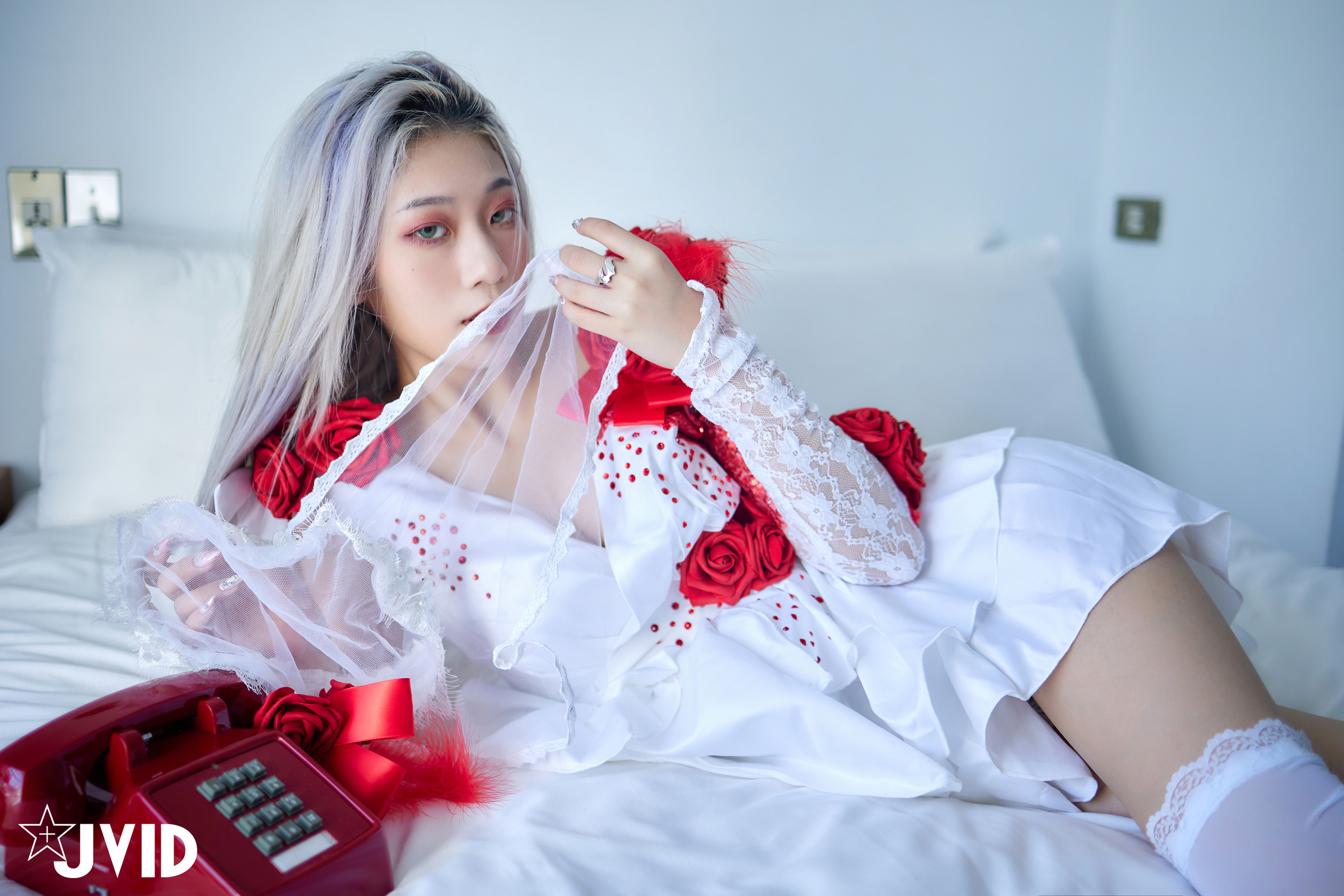 [JVID] Verna – 「萬聖節鬼魅之月」第五人格調香師Verna性感解密 隱藏版影片