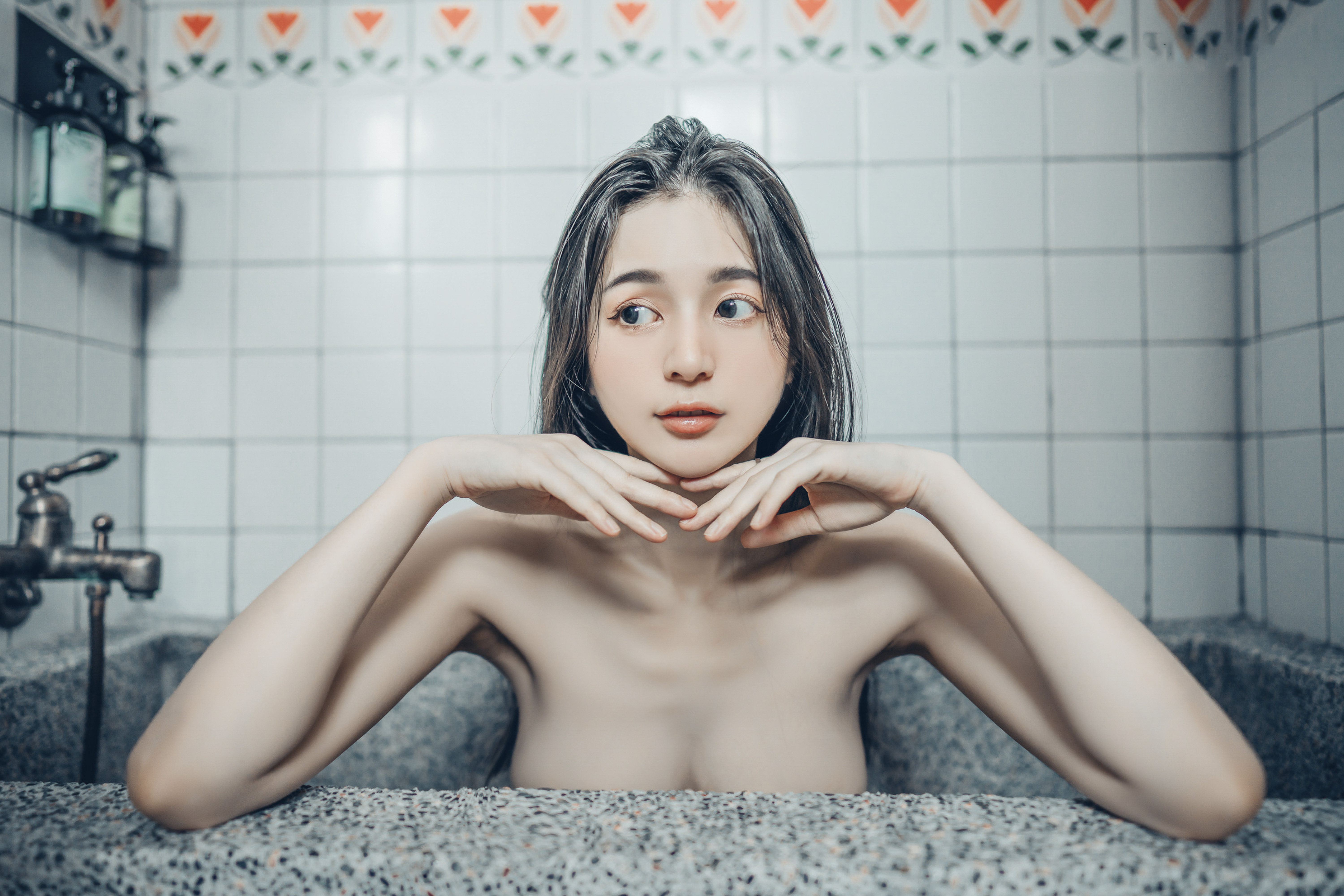 [JVID] 辰辰 – 终于约到女神泡汤-浴巾一直掉-最后不穿了直接拍