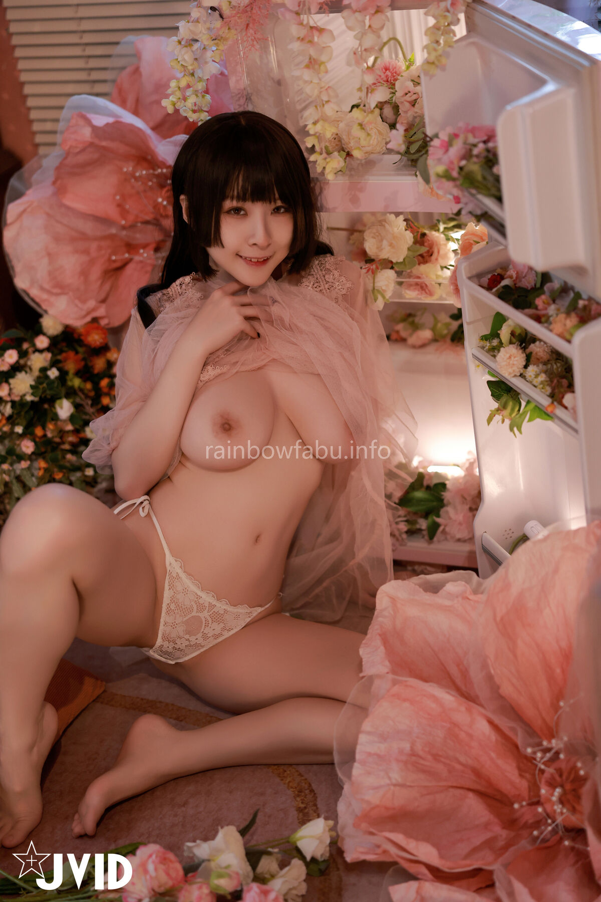 Li Fei Er 黎菲兒 - 菲兒在花叢中蹦出誘人巨乳彈出渾圓翹臀 極限邊緣的挑逗 Part01