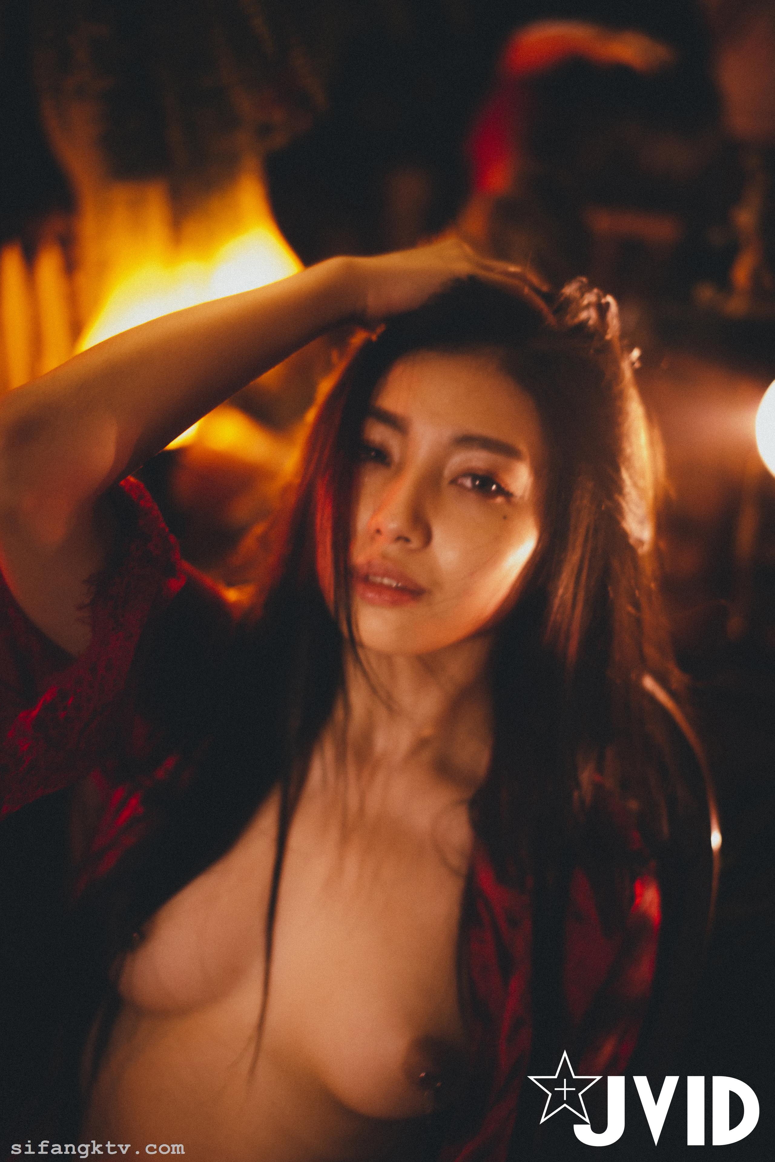 [JVID] 夏暮光 – 首本上空寫真 慾望之奴— Desire’s slave (or slut)