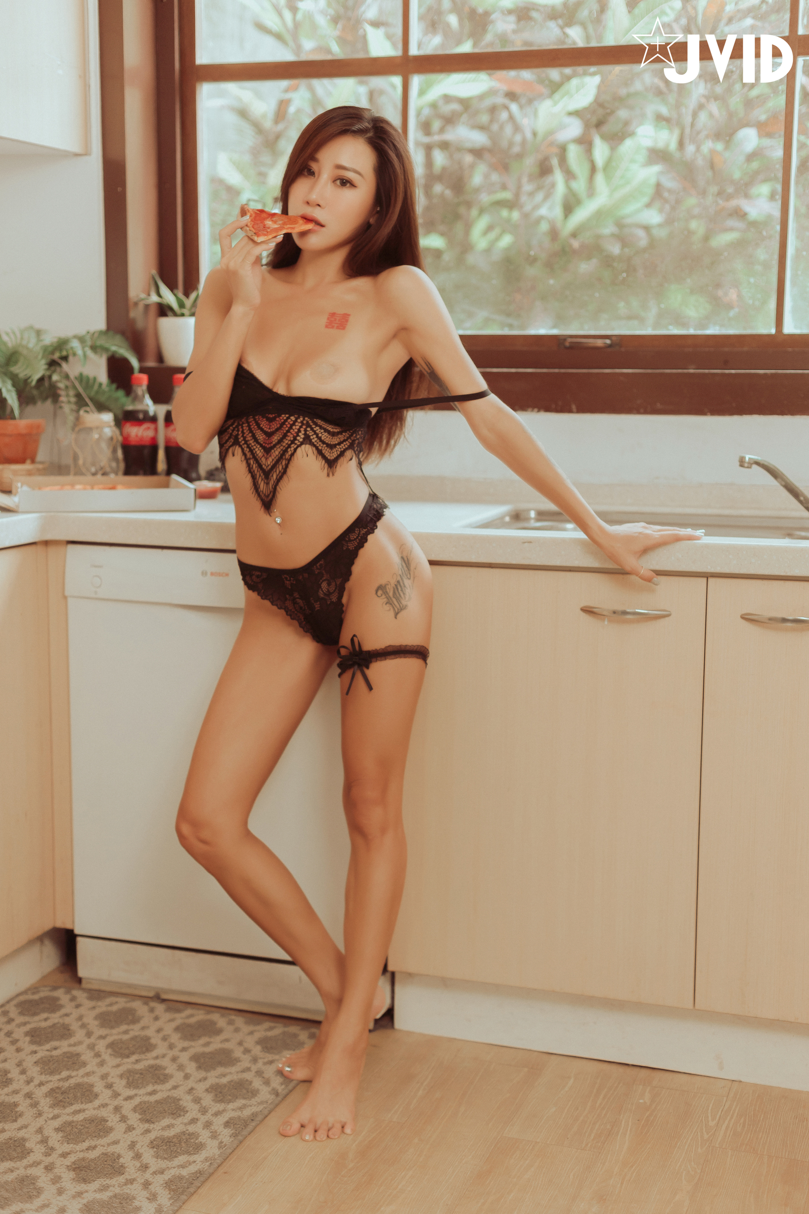 [JVID] Lara 雙囍 – 『全裸、美乳、美尻』陽光女孩雙囍 到家中挑逗你