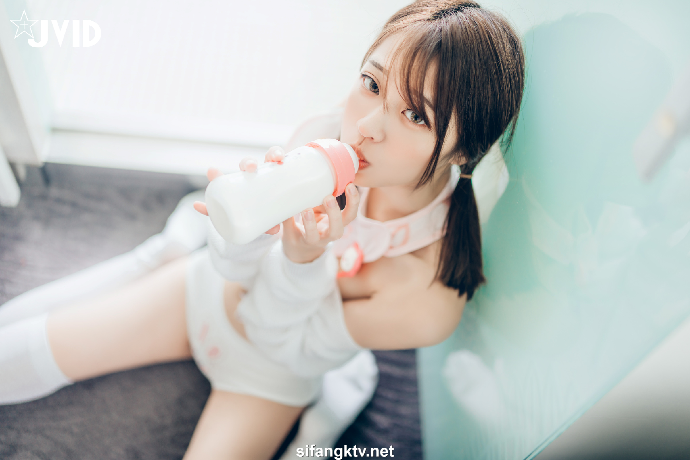 [JVID] 妍妍 Angel – 妍妍小寶寶 來餵她喝奶吧❤️! 還有透絲透點裝 潤滑絲襪💦