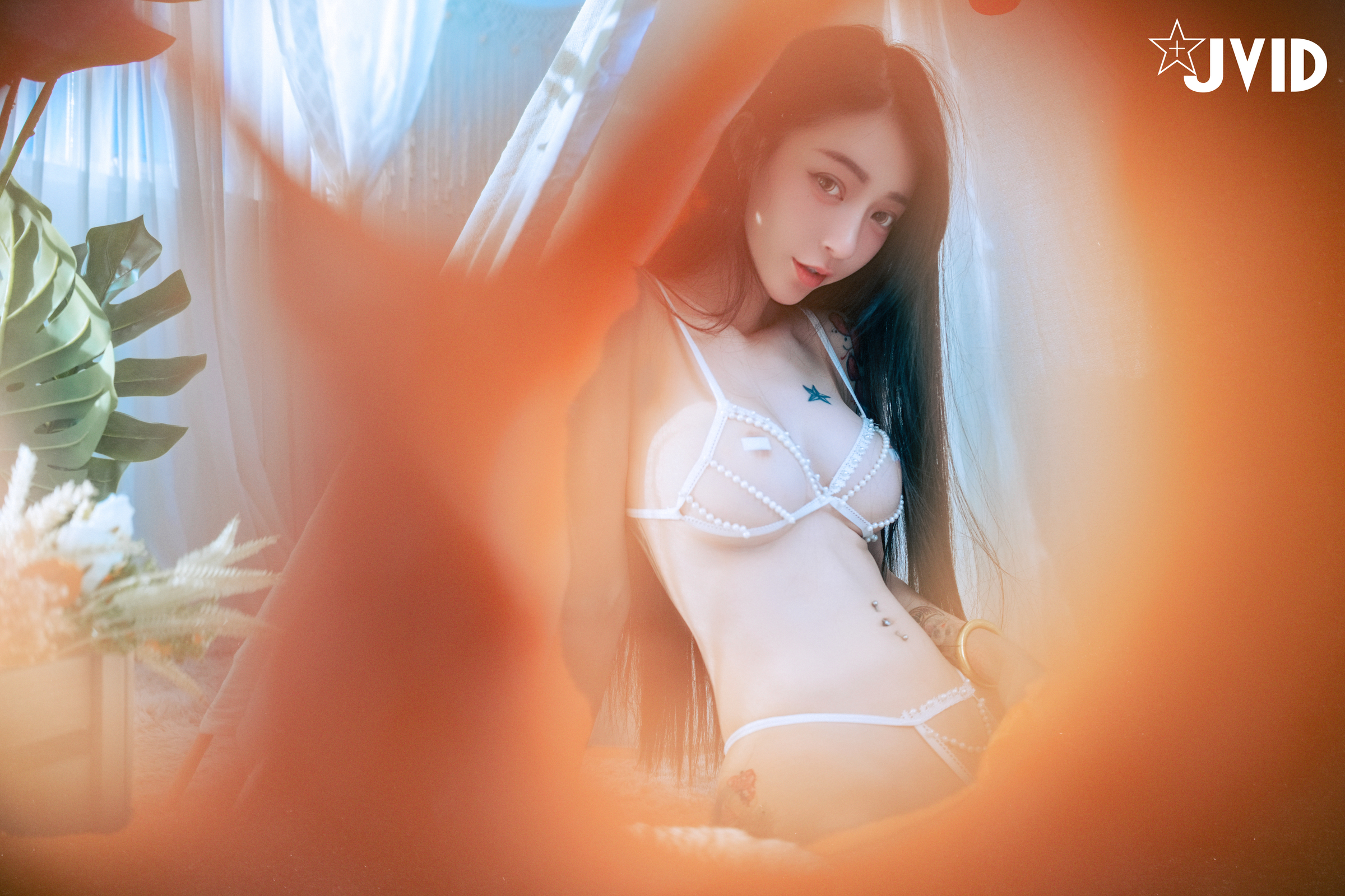 [JVID] 飄飄哥 – 【最狂尺度生日特輯／極細丁無膚膠】色色の裸體生日趴－飄飄慶生被脫光光塗抹奶油超細線丁無膚膠擠出誘人駱駝蹄屁股翹高背後位視角超色慾超誘人裸體奶油慶生影片熱映中