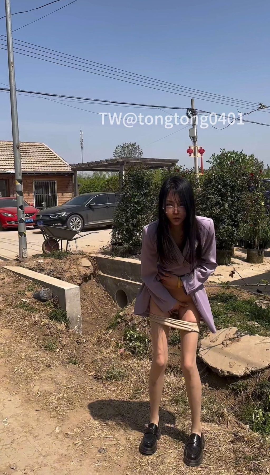 彤彤乖： 喜欢户外露出