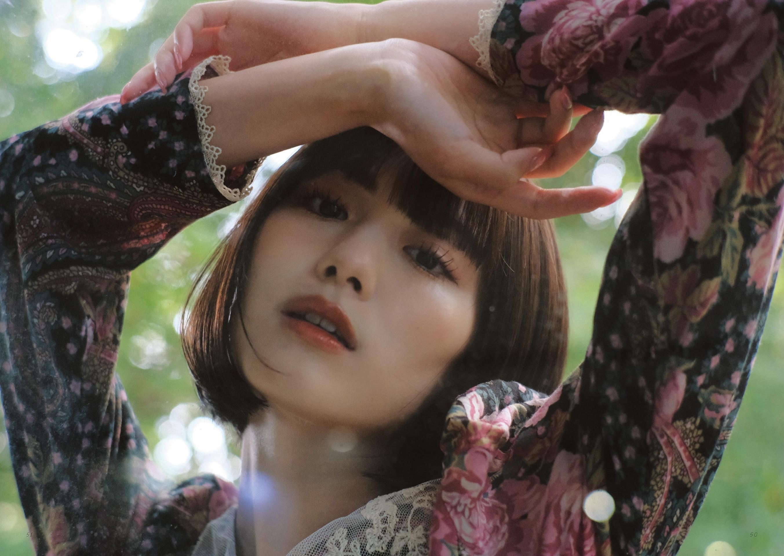 [Photobook] 鶴嶋乃愛 1stフォトエッセイ 微睡む花の様に