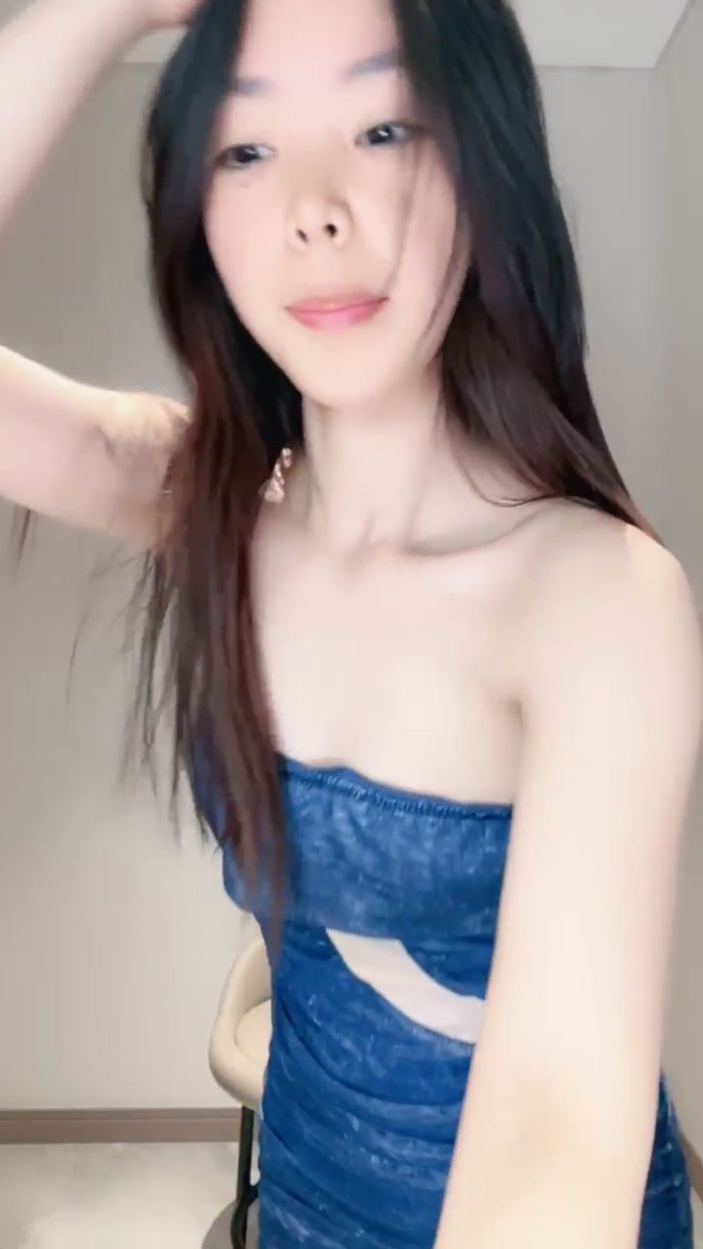 小爱： 舞蹈系气质女神 妖娆热舞 激烈喷水
