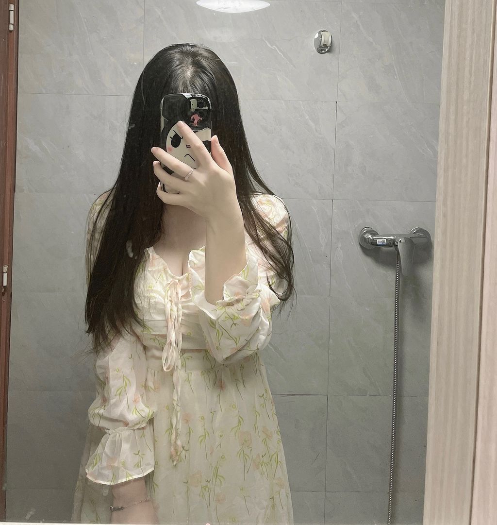 小坦克型女大学： 户外露出 漂亮学生妹私下极度反差 性瘾小母狗