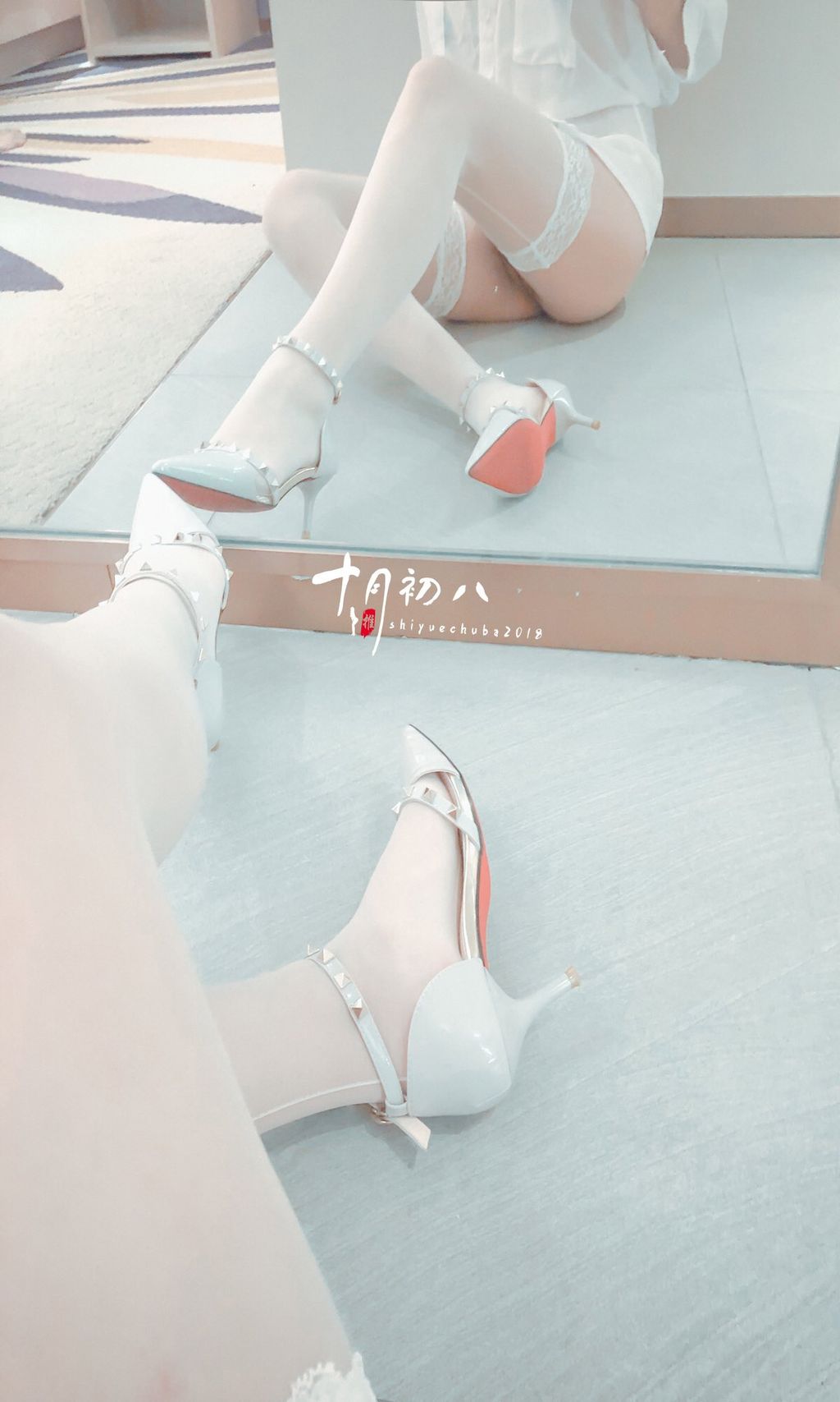 十月初八： 人前露出私拍合集
