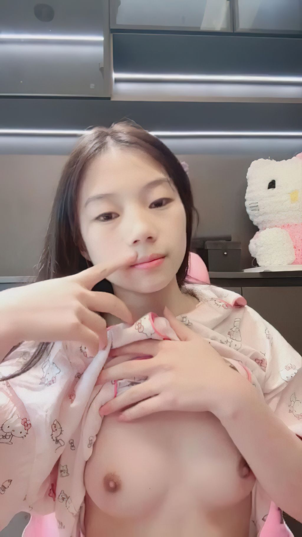 吧啦： 清纯少女下海 边跳边脱光光