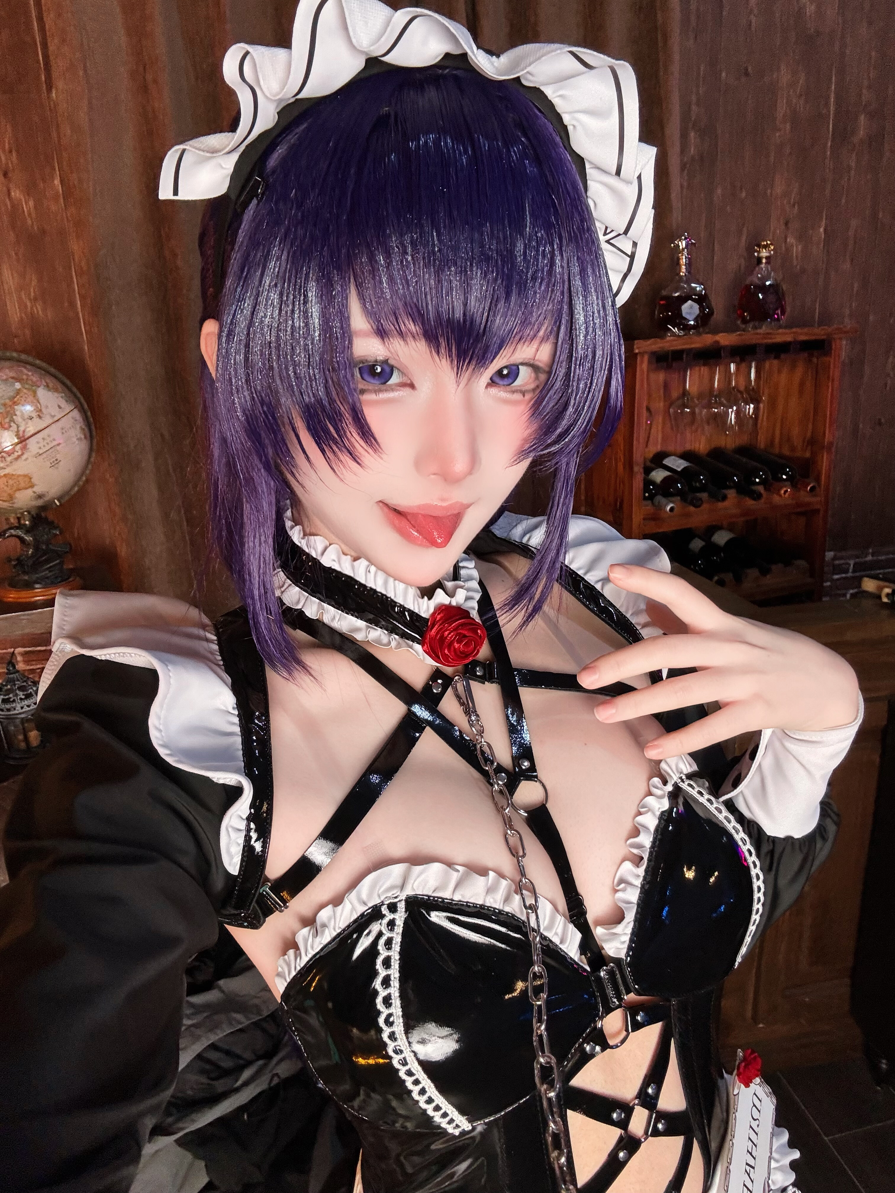 [Cosplay] 屿鱼 Nikke胜利女神 米哈拉·咖啡女仆