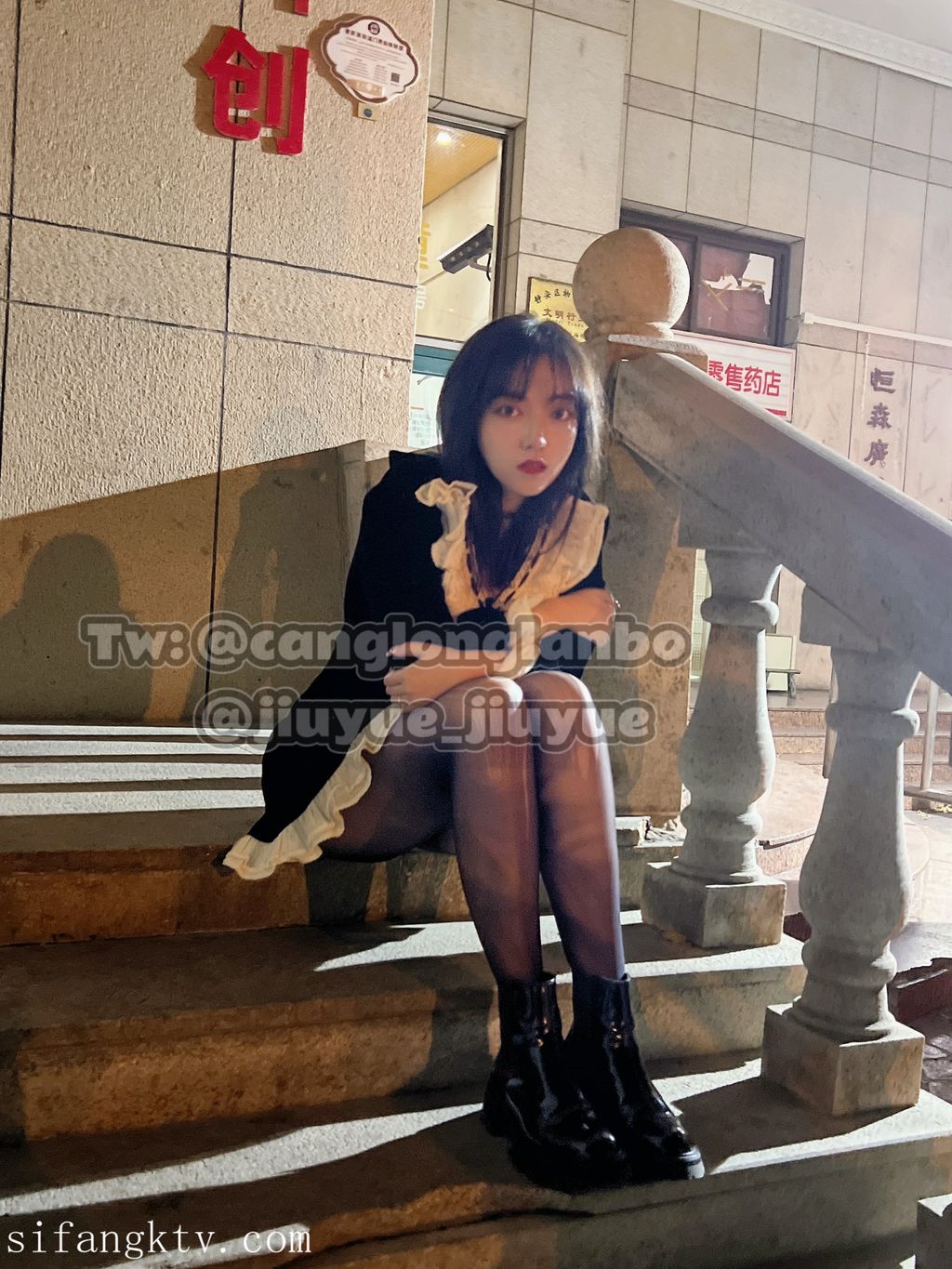 酒月： 极品巨乳 人前露出私拍