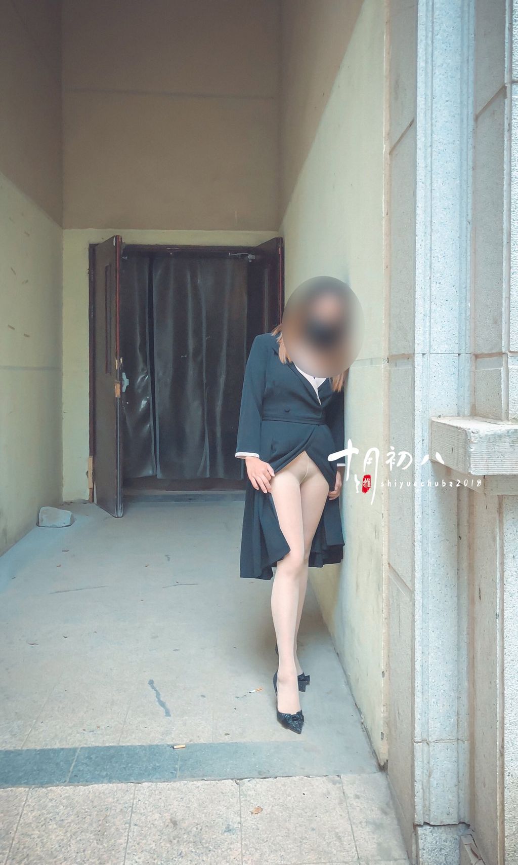 十月初八： 人前露出私拍合集