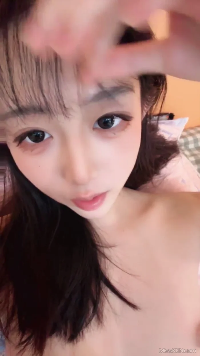 [OtherXXX] 张宝宝： 超级漂亮 校花下海内射