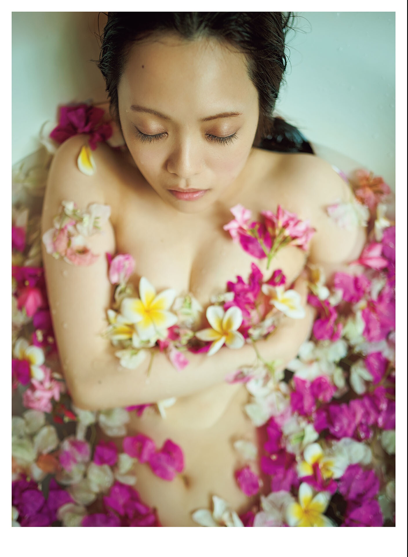 [Photobook] 宮田愛萌 Lilas【DMM限定アザーカット付き版】