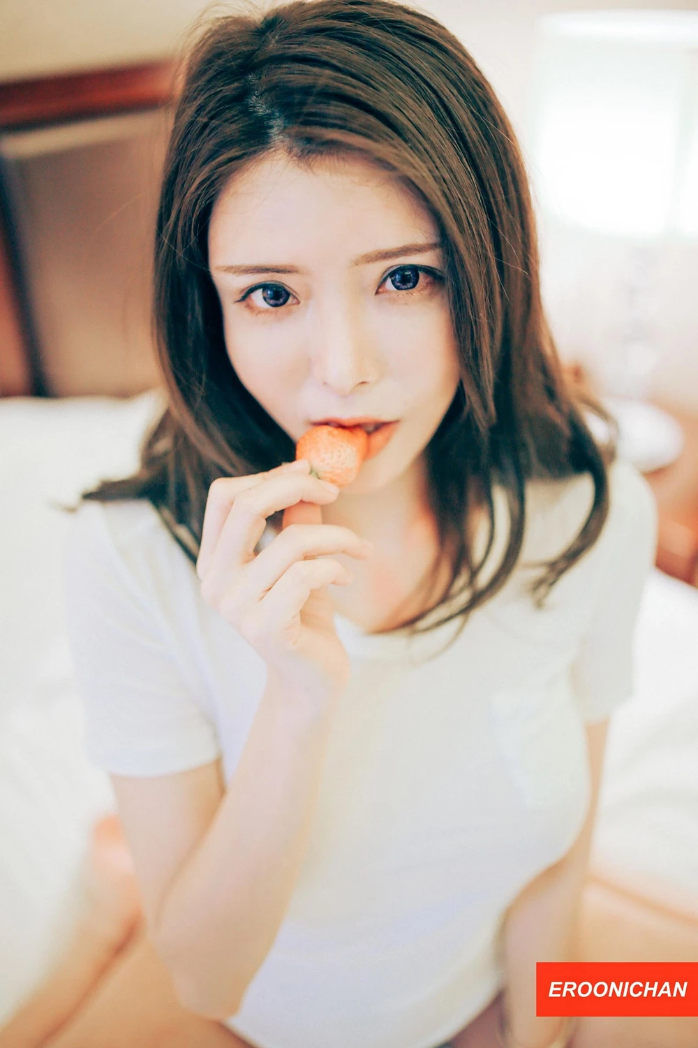 Cosplay 秋和柯基 – EROONICHAN CUTE写真集