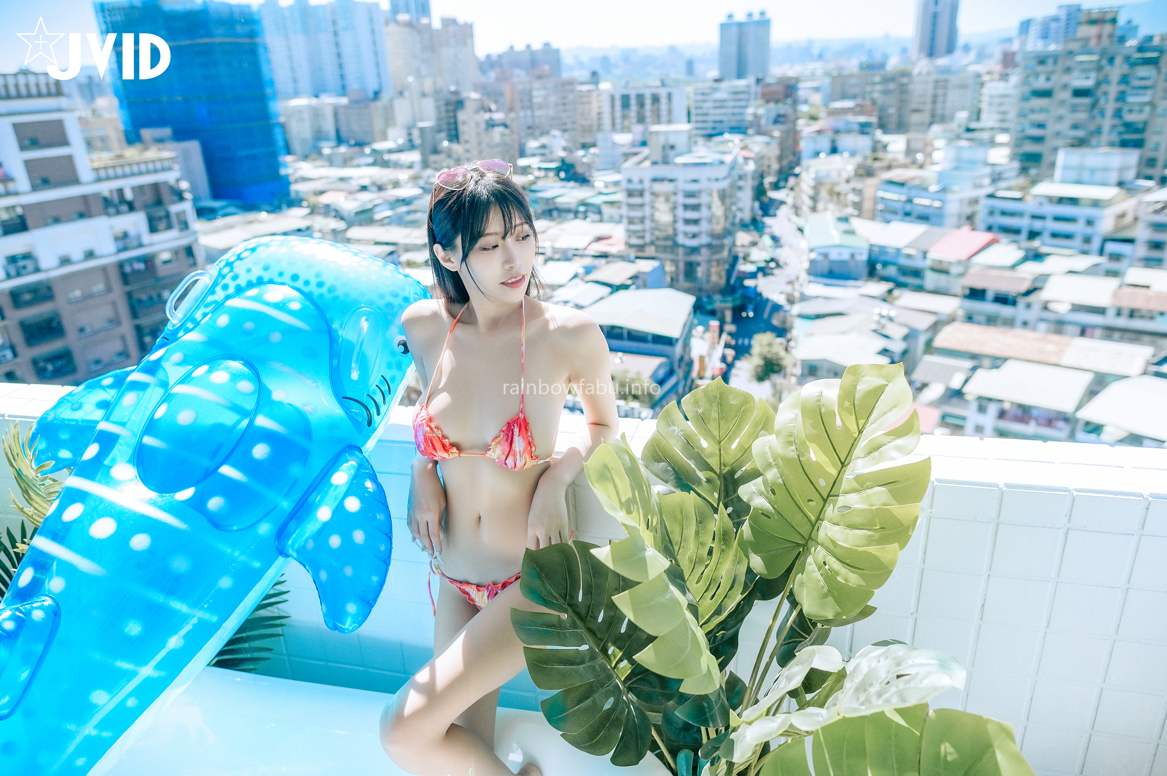 [JVID] WenHsin 玟妡 – 濕身陽台戲水夏日多巴胺😳超小片比基尼🔥羊入虎口不吃對不起自己😈