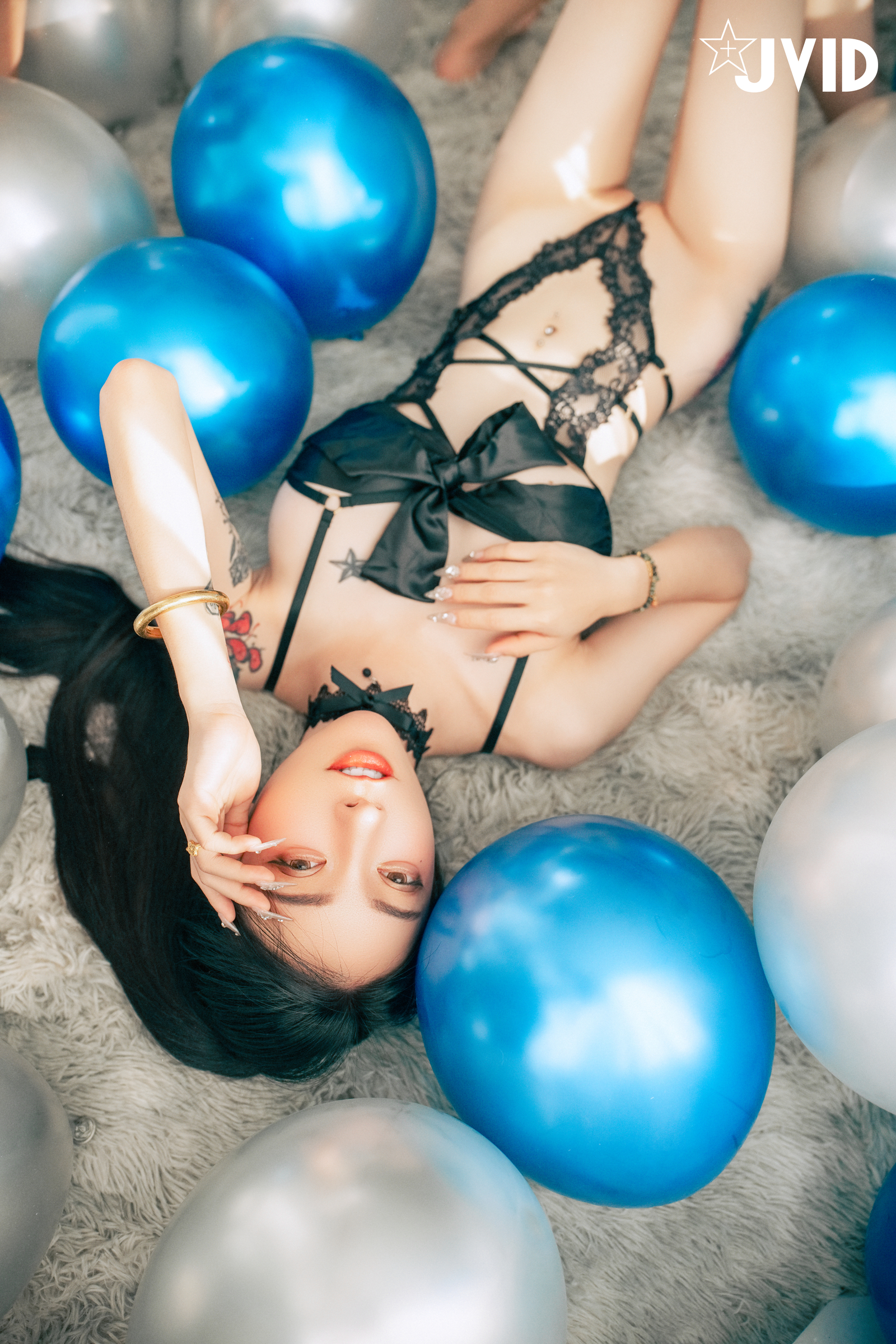 [JVID] 飄飄哥 – 【最狂尺度生日特輯／極細丁無膚膠】色色の裸體生日趴－飄飄慶生被脫光光塗抹奶油超細線丁無膚膠擠出誘人駱駝蹄屁股翹高背後位視角超色慾超誘人裸體奶油慶生影片熱映中