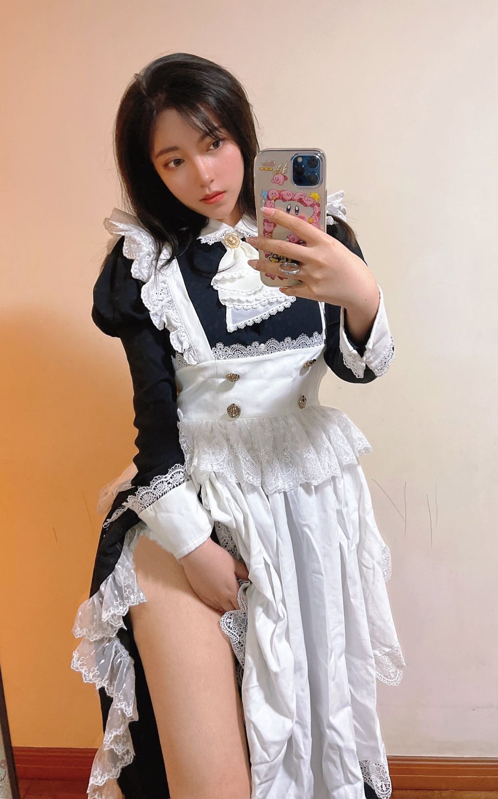 酒月： 极品巨乳 人前露出私拍