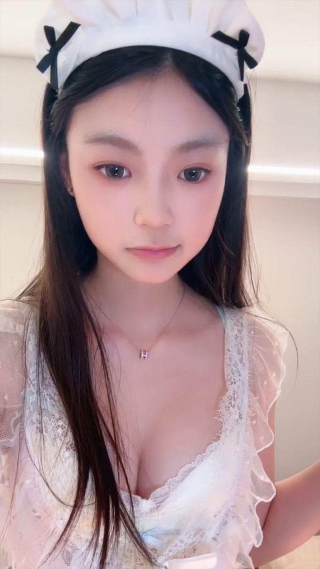 小佳宝： 校花级小美女付费首秀