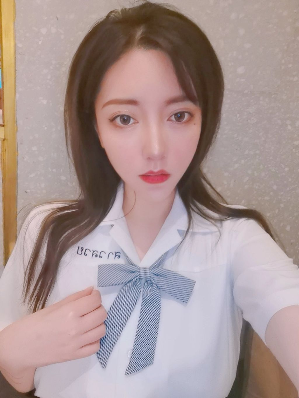酒月： 极品巨乳 人前露出私拍