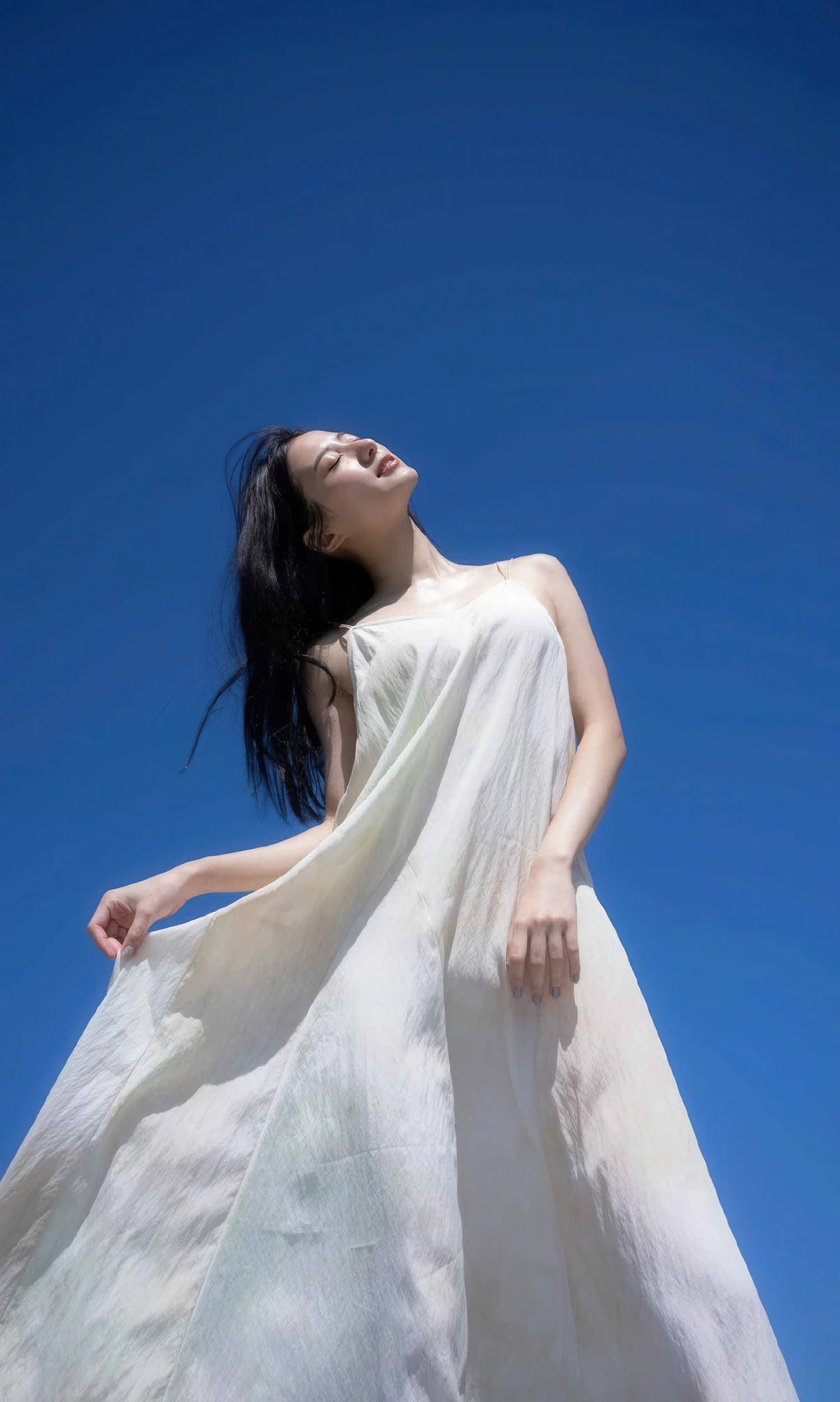 Riho Takada 高田里穂, 写真集 「Eternal Heroine 永遠のヒロイン」