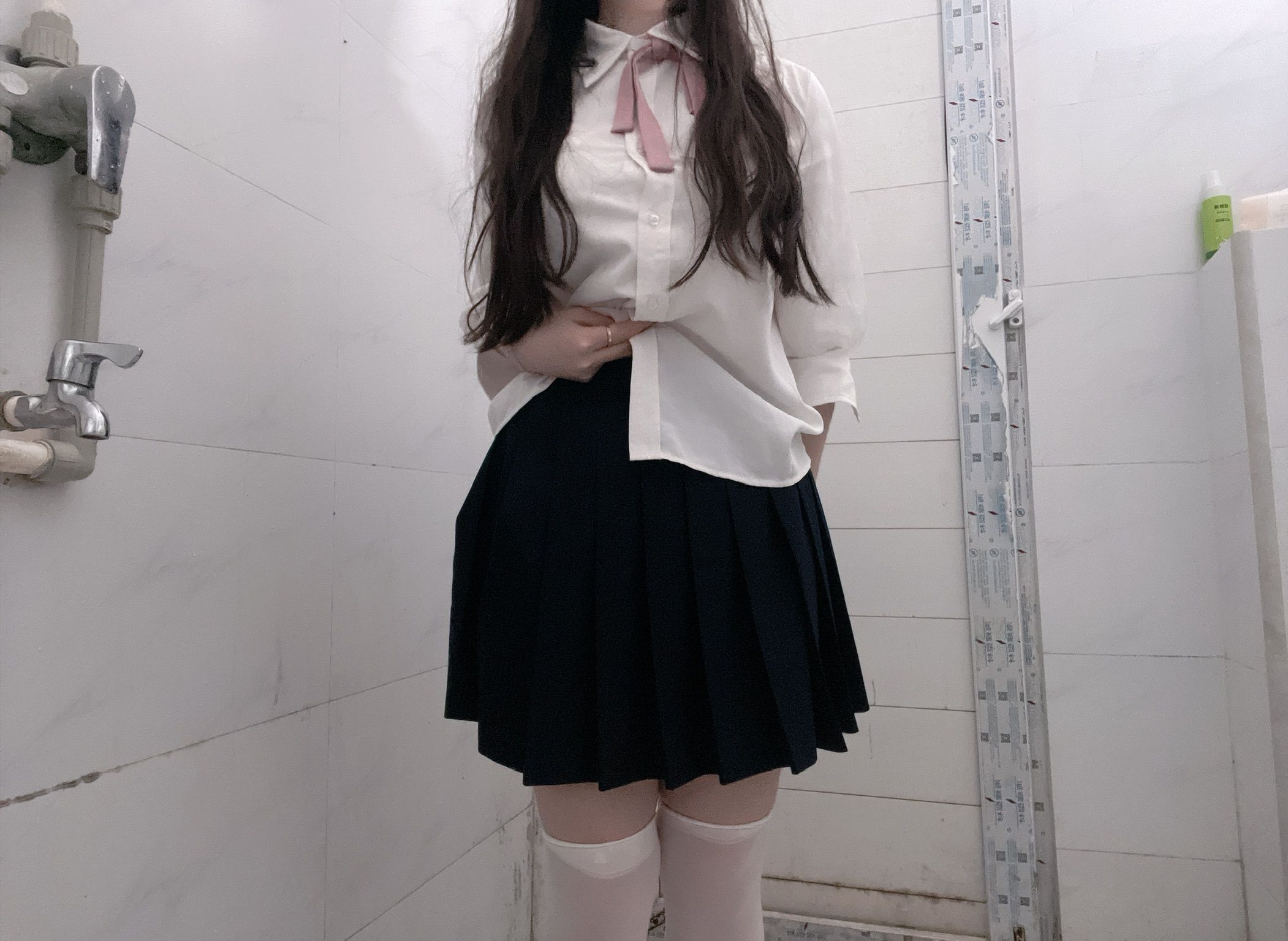 小坦克型女大学： 户外露出 漂亮学生妹私下极度反差 性瘾小母狗