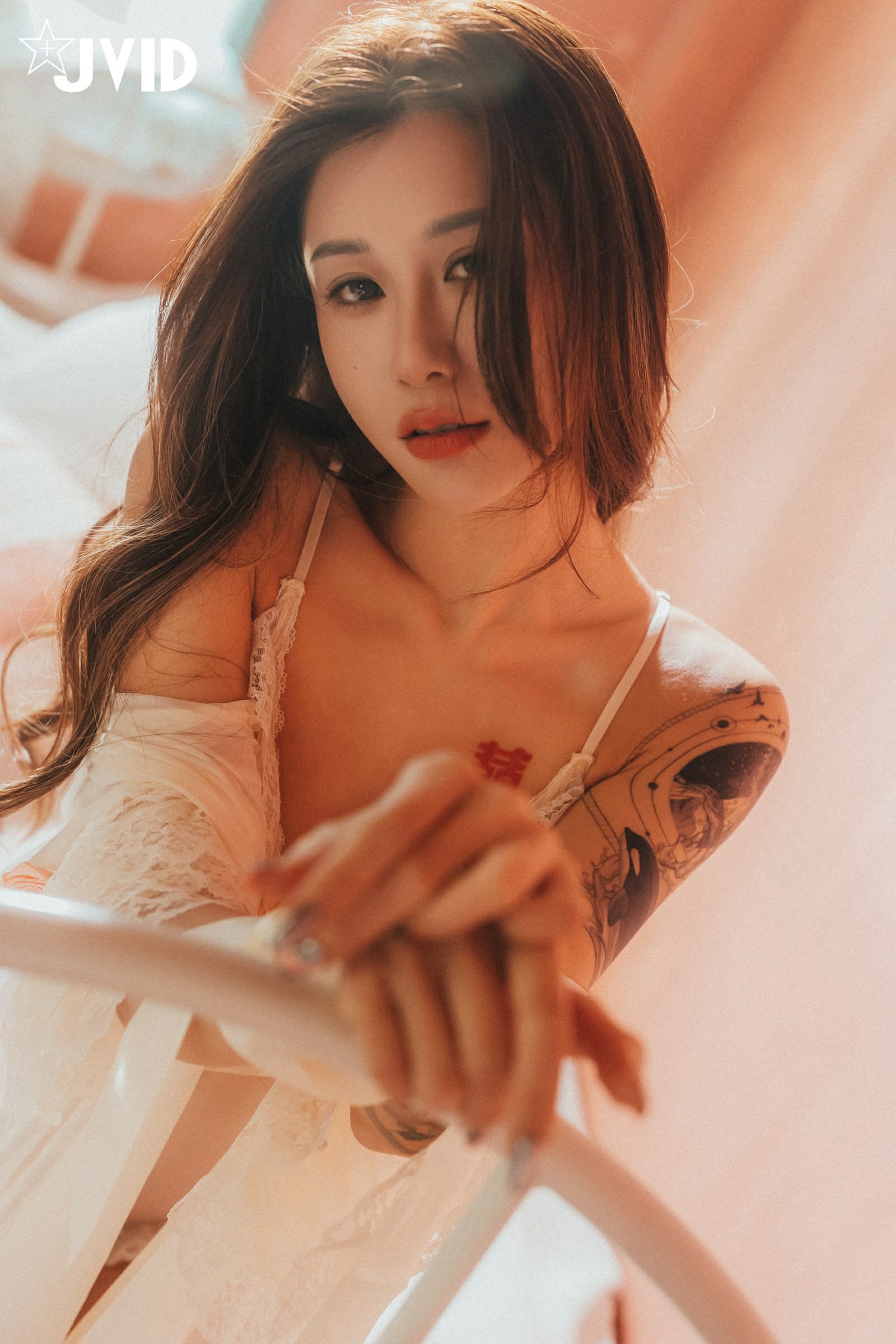 [JVID] Lara 雙囍 – 獨留的時光 與雙囍纏綿在浪漫花房的情緒與身體交流