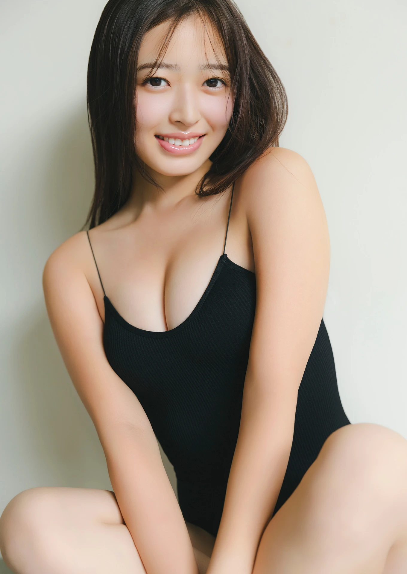 Koharu Kuroe 黒江こはる, 写真集 「キラキラ輝く瞳」